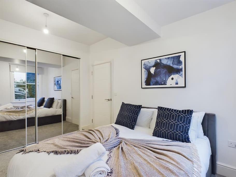 The Grove King Bed Wi-Fi Ev Charger Apartment Cheltenham Exterior photo